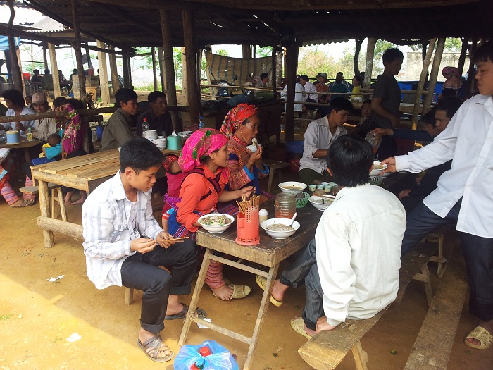 coc ly bac ha canteen in the market